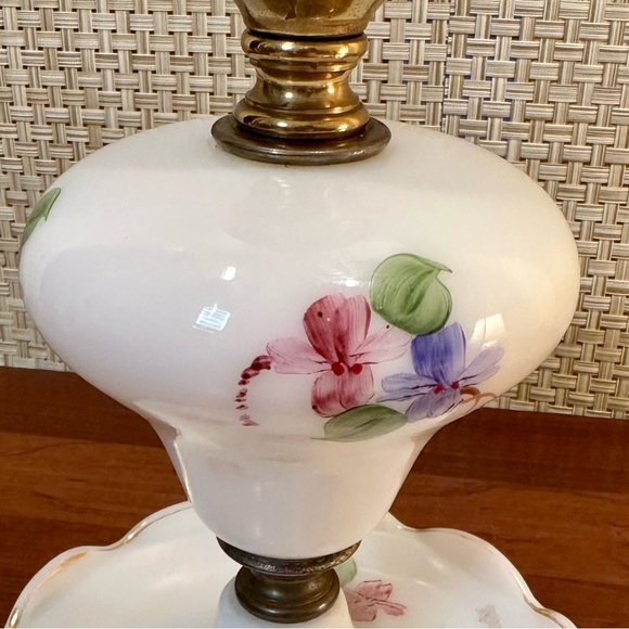 🌟HP🌟VTG 1930s-40s Fenton White Milk Glass Boudoir Lamp w/ Hand Painted Flowers - Picture 4 of 14